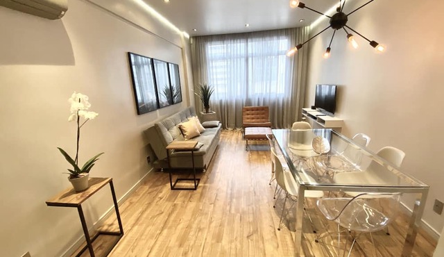 Spacious 2-bedroom apartment on Paulista Avenue. in São Paulo