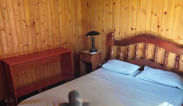 Family Cabin with Pool in Quiet Area of Iguazu