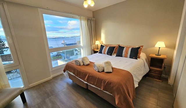 Araucaria with LAKE views and parking in San Carlos de Bariloche