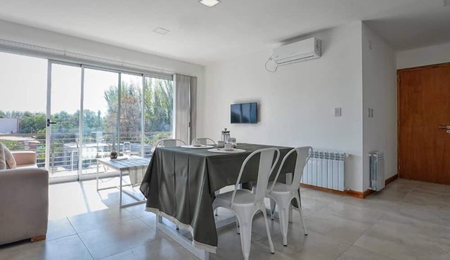 Beautiful apartment with view of the mountains, excellent location!