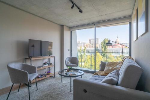 HOM l Metro Santa Isabel l Parking I Terraza l Wifi in Santiago
