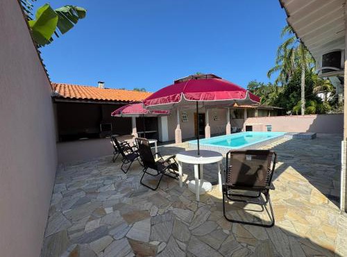Casa com Piscina e Churrasqueira Até 14 hóspedes Bertioga in Bertioga