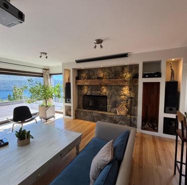 Casa de Lujo con Vista al Lago Gutiérrez y Jacuzzi