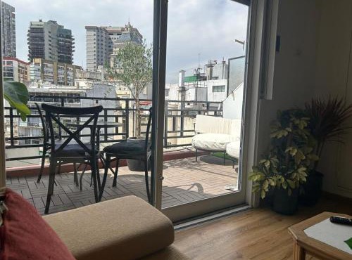 Studio en excelente zona y con terraza propia