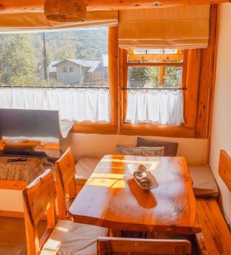 MICHAY cabaña C en la base del Cerro catedral a 350 metros de los medios de elevación con desayuno opcional in San Carlos de Bariloche