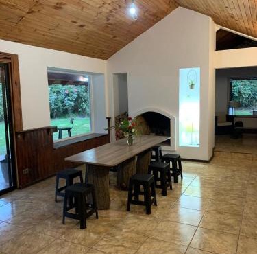 Parcela con Casa, Terraza, Piscina y Quincho en Pirque