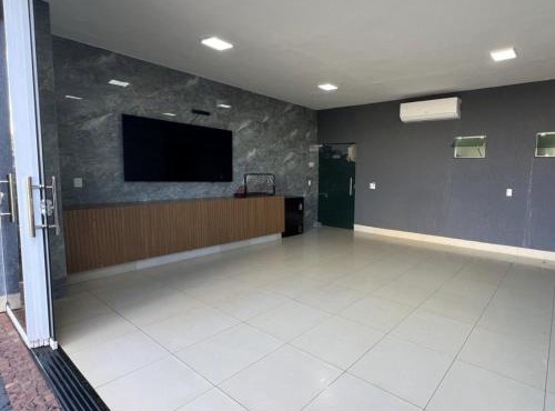 Casa alto padrão no Condomínio Jardim Veneza 15 minutos do Autódromo e pontos de embarque Park and Ride in Senador Canedo