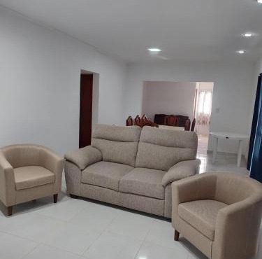 casa amplia de 3 habitaciones con quicho, patio y cochera