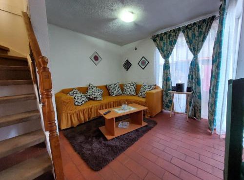 Casa Grande roja para 7 personas
