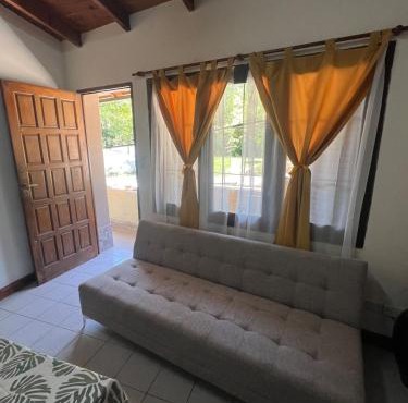Chalet con puerta al arroyo