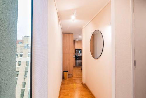 HOM l Las Condes 2D2B Metro Alcantara con Parking in Santiago