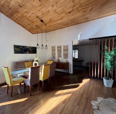 Casa Ankatu, exclusiva casa a orilla de río con tinaja y piscina privada, ideal familias