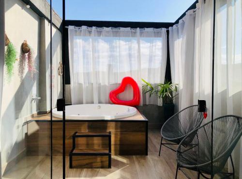 Uai House com jacuzzi, teto rooftop retrátil e colchão massageador in Poços de Caldas
