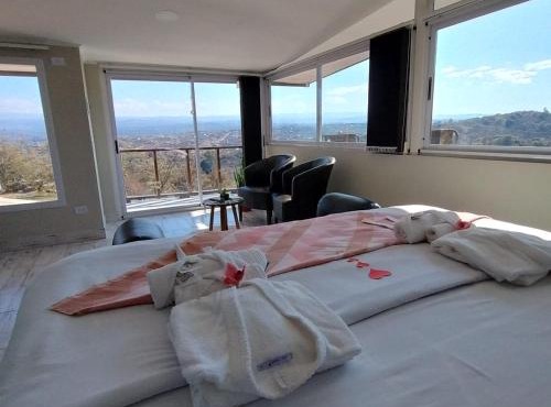 AYRES SUITE