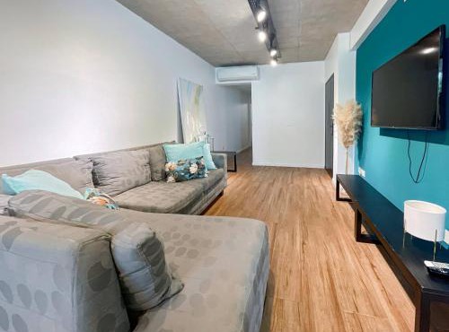 Urban Retreat Elegant Modern Apartment with Balcony in Villa del Parque