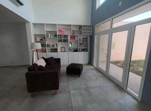 Casa nueva estilo moderna, muy luminosa