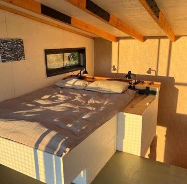 Preciosa mini-casa-bote bien ubicada y linda vista