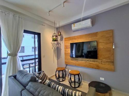 Apto com piscinas, sacada Gourmet, 2 gar, 50 mts da praia in Guarujá