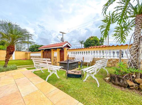 Chacara elegante com piscina e lazer em Atibaia SP in Atibaia