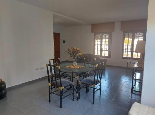 Casa hermosa cómoda en barrio tranquilo
